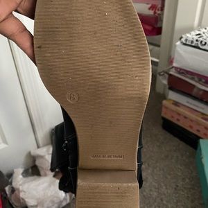 Black Knee high boots with zipper, with a comfortable heel.